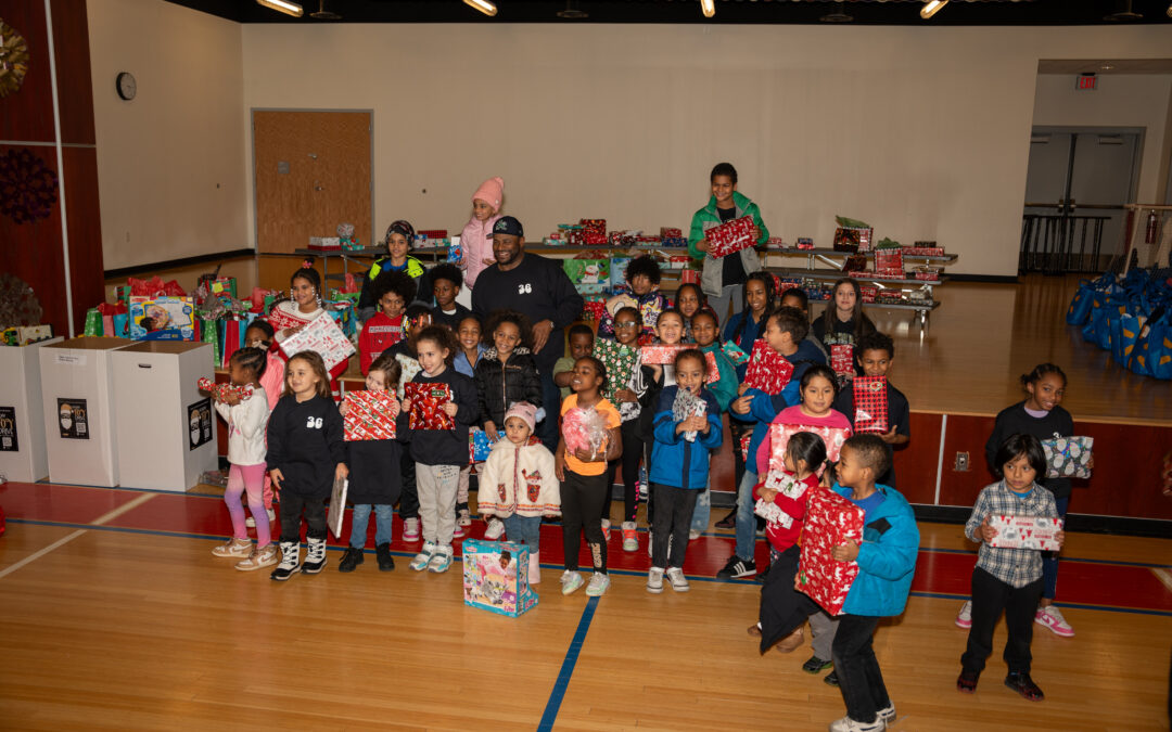 Vocelli Pizza Delivers Holiday Cheer to nearly 400 Children at Jerome Bettis Foundation Toy Drive